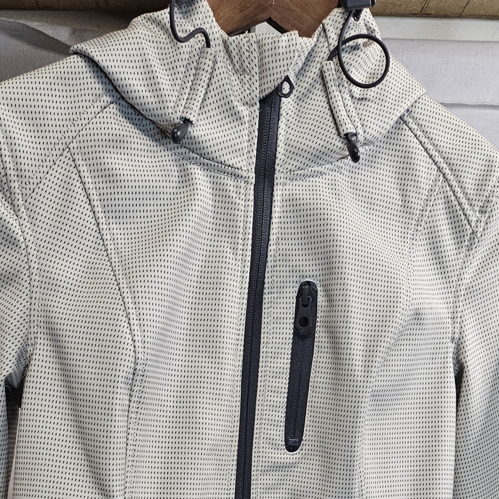 NAUTICA - XS - WATER RESISTANT - HEAT RETENTION - MEDIA POCKET - LIKE NEW
